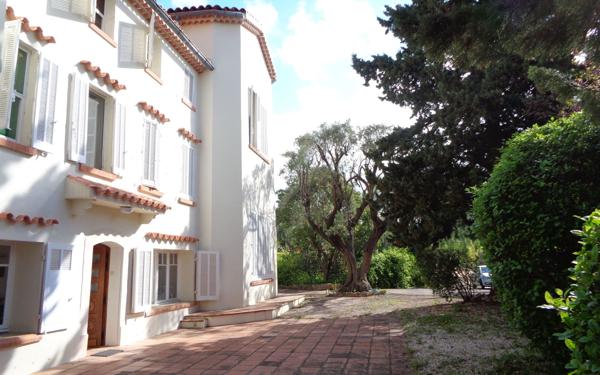 Maison à vendre    9 pièces •  Toulon