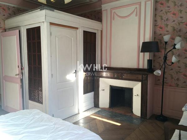 Maison de ville de 403 m² à vendre en plein coeur de Mirande