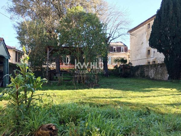 Maison de ville de 403 m² à vendre en plein coeur de Mirande