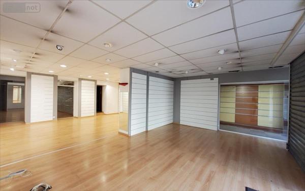 Local commercial à louer à Carhaix-Plouguer dans le Finistère (29270), ref : 29066-1061822