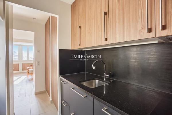 A vendre - Appartement 2 pièces au dernier étage - 39m²- Trocadéro-Passy