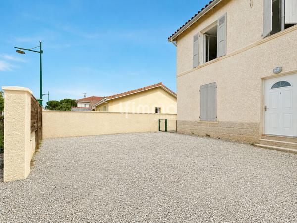 Appartement rez de chaussée 67m² 2 places de parking jardin 248m²