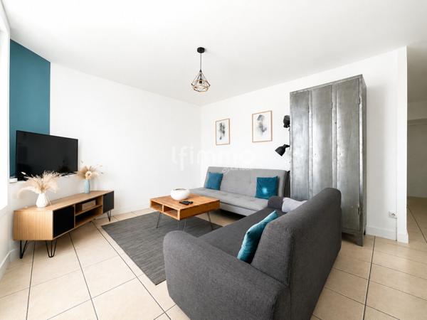 Appartement rez de chaussée 67m² 2 places de parking jardin 248m²