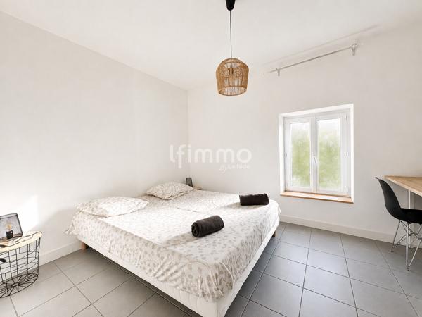 Appartement rez de chaussée 67m² 2 places de parking jardin 248m²