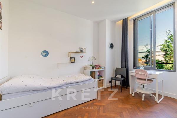 Marseille 9e - Hôtel particulier, rénové et contemporain, avec jardin et piscine