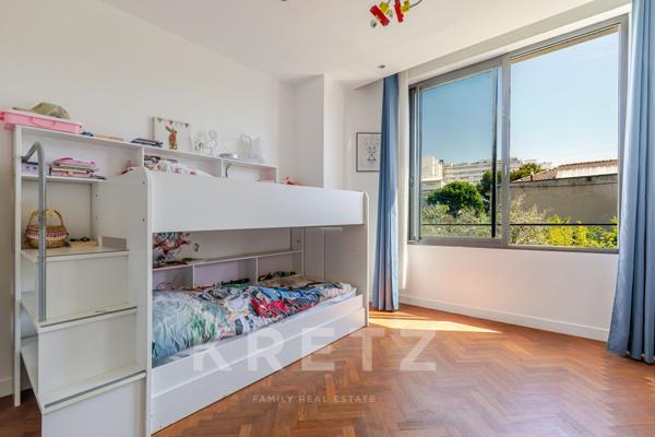 Marseille 9e - Hôtel particulier, rénové et contemporain, avec jardin et piscine