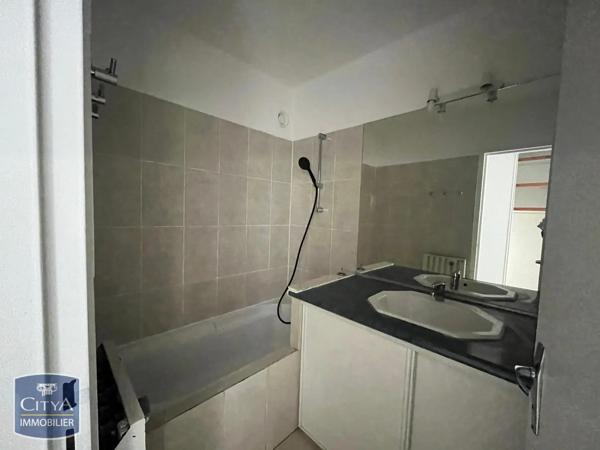 Appartement à louer 3 pièces 66.78m² Lormont (33310)