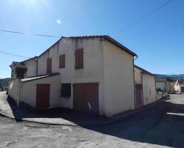 Maison T6 d'environ 140m² à rénover, avec terrasse, grand garage et jardin d'environ 150m², exposée plein sud