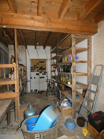 Maison T6 d'environ 140m² à rénover, avec terrasse, grand garage et jardin d'environ 150m², exposée plein sud