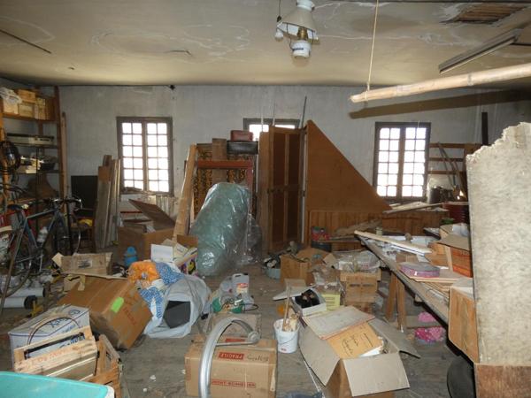 Maison T6 d'environ 140m² à rénover, avec terrasse, grand garage et jardin d'environ 150m², exposée plein sud