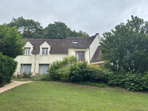 Maison d'Exception à Vendre à Pontoise - Secteur Tribunal 1 335 000 € **  - Référence  11266