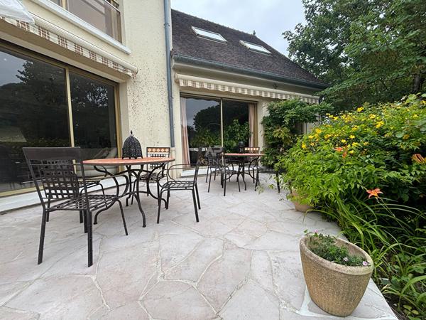 Maison d'Exception à Vendre à Pontoise - Secteur Tribunal 1 335 000 € **  - Référence  11266