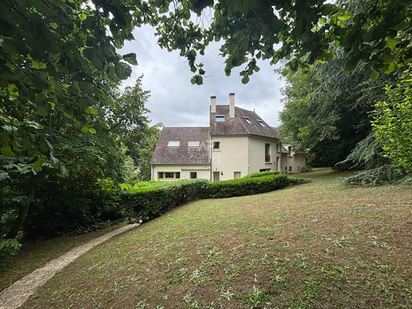 Maison d'Exception à Vendre à Pontoise - Secteur Tribunal 1 335 000 € **  - Référence  11266