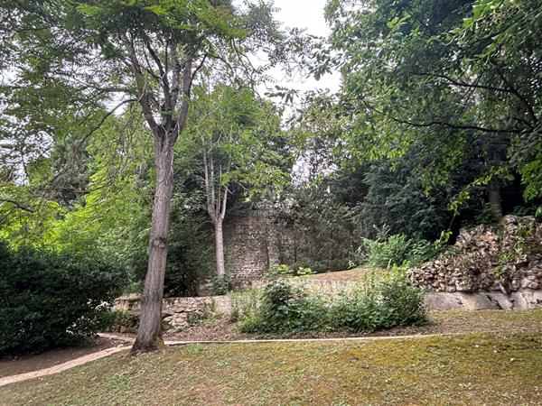 Maison d'Exception à Vendre à Pontoise - Secteur Tribunal 1 335 000 € **  - Référence  11266