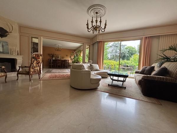 Maison d'Exception à Vendre à Pontoise - Secteur Tribunal 1 335 000 € **  - Référence  11266