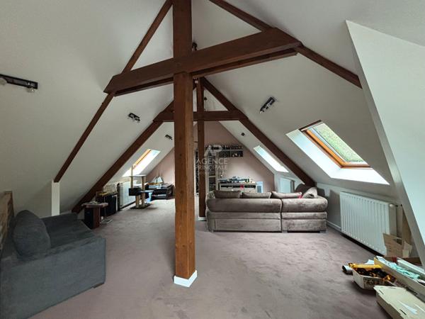 Maison d'Exception à Vendre à Pontoise - Secteur Tribunal 1 335 000 € **  - Référence  11266