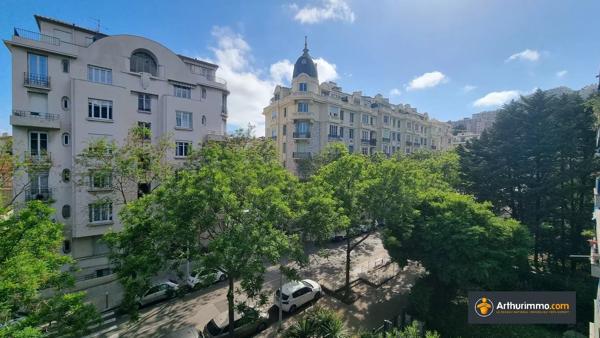 Vente                                                      Appartement
                        
                     3 pièces                      81 m2                     à Nice