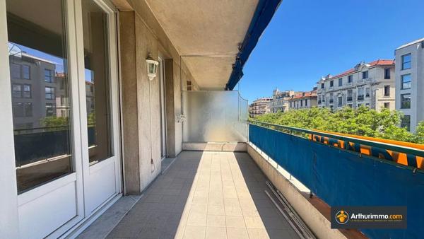 Vente                                                      Appartement
                        
                     3 pièces                      81 m2                     à Nice