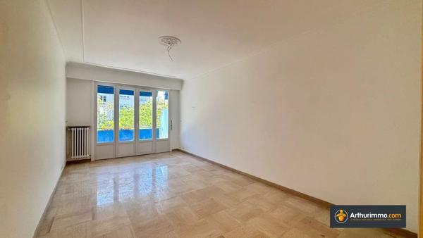 Vente                                                      Appartement
                        
                     3 pièces                      81 m2                     à Nice