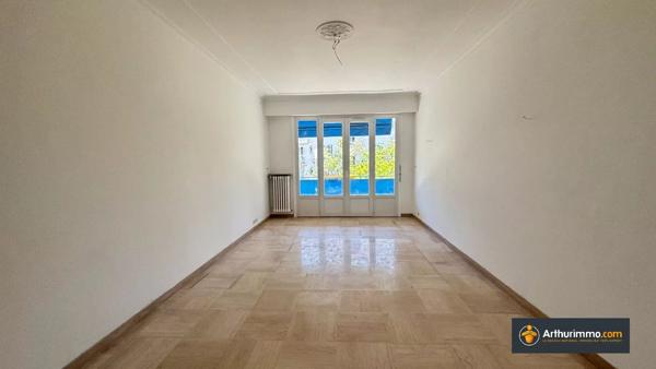 Vente                                                      Appartement
                        
                     3 pièces                      81 m2                     à Nice