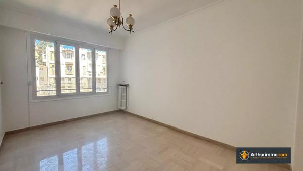 Vente                                                      Appartement
                        
                     3 pièces                      81 m2                     à Nice