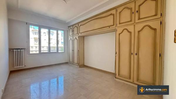 Vente                                                      Appartement
                        
                     3 pièces                      81 m2                     à Nice