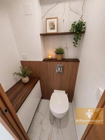 Vente                                                      Appartement
                        
                     3 pièces                      62 m2                     à Sète