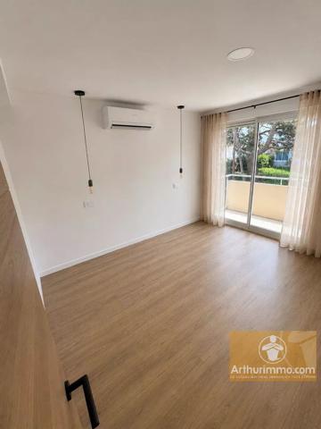 Vente                                                      Appartement
                        
                     3 pièces                      62 m2                     à Sète