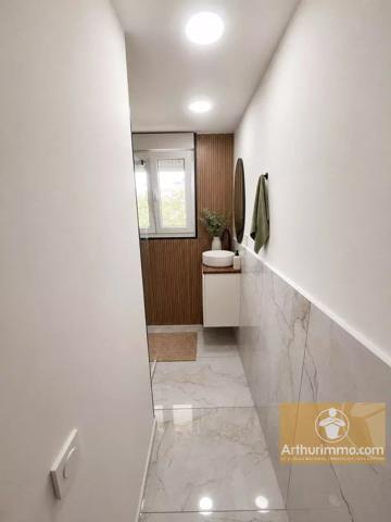 Vente                                                      Appartement
                        
                     3 pièces                      62 m2                     à Sète