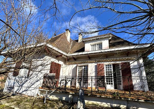 Grande maison traditionnelle 210 m² avec sous sol 85 m² à Bressols proche de Montauban