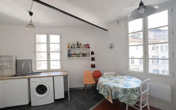 Appartement à vendre    2 pièces • 41 m2 Marseille 1