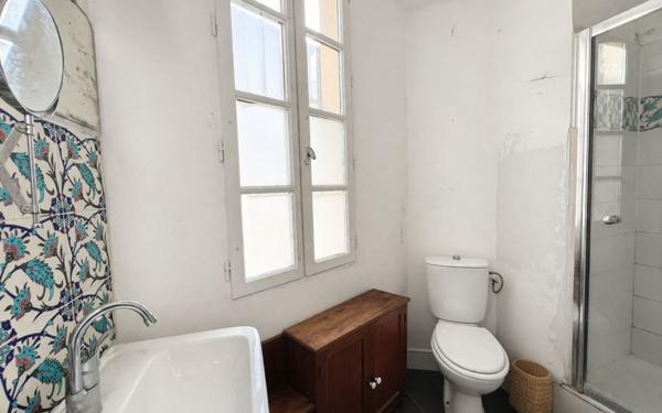 Appartement à vendre    2 pièces • 41 m2 Marseille 1