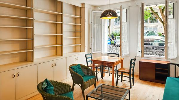 Grand 2 pièces 47 m² en RC rue et cour