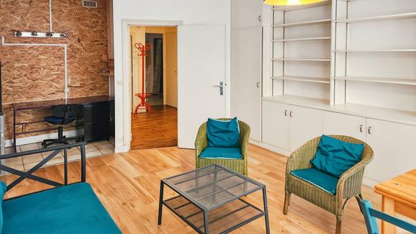 Grand 2 pièces 47 m² en RC rue et cour