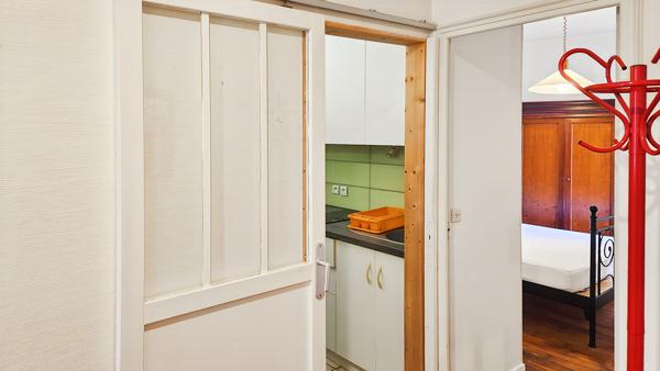 Grand 2 pièces 47 m² en RC rue et cour