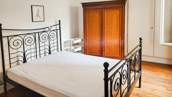 Grand 2 pièces 47 m² en RC rue et cour