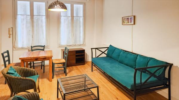 Grand 2 pièces 47 m² en RC rue et cour