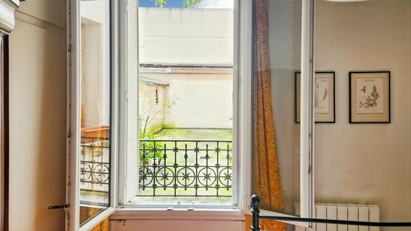 Grand 2 pièces 47 m² en RC rue et cour