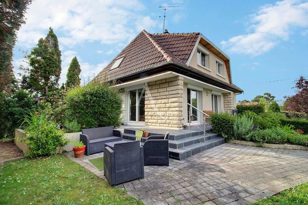 Maison individuelle 5 pièces 113 m² sur un terrain de 800 m² à Maurepas