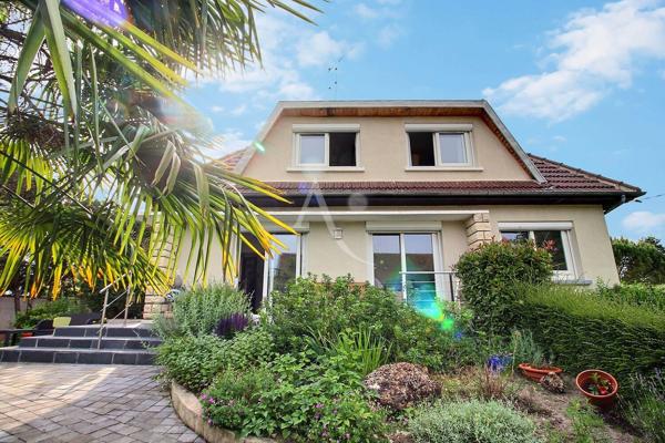 Maison individuelle 5 pièces 113 m² sur un terrain de 800 m² à Maurepas