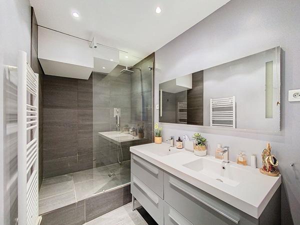 Appartement T5 - 4 chambres- 139 m2 - Ascenseur - Charme de l'ancien - 5ème étage