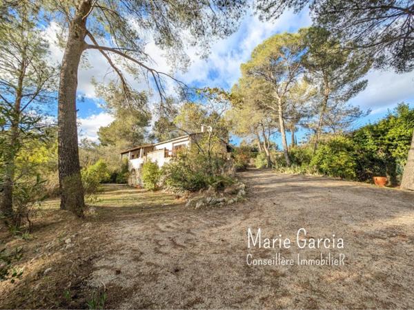Une maison à réinventer pour s’installer durablement : nature, voisinage de qualité, accès Montpellier / hôpitaux.