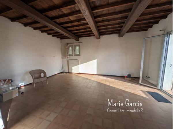 Une maison à réinventer pour s’installer durablement : nature, voisinage de qualité, accès Montpellier / hôpitaux.