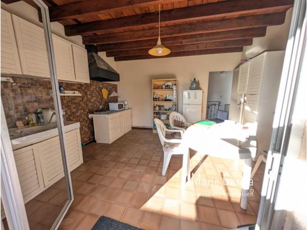Une maison à réinventer pour s’installer durablement : nature, voisinage de qualité, accès Montpellier / hôpitaux.