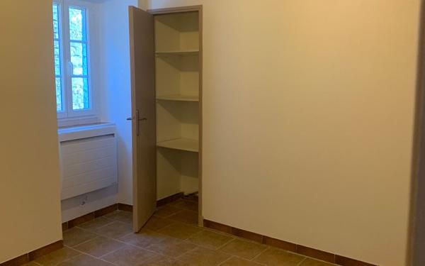 Appartement à louer    2 pièces •  Saint-Julien-les-Rosiers