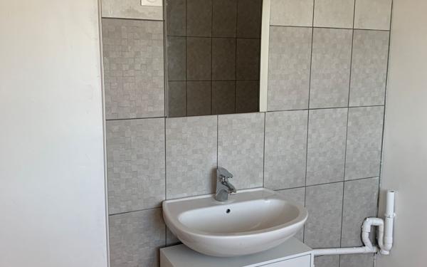 Appartement à louer    2 pièces •  Saint-Julien-les-Rosiers