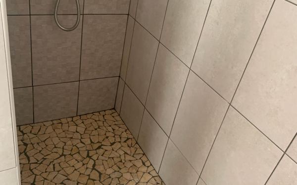 Appartement à louer    2 pièces •  Saint-Julien-les-Rosiers