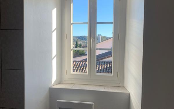 Appartement à louer    2 pièces •  Saint-Julien-les-Rosiers