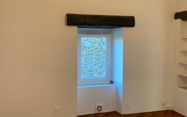 Appartement à louer    2 pièces •  Saint-Julien-les-Rosiers