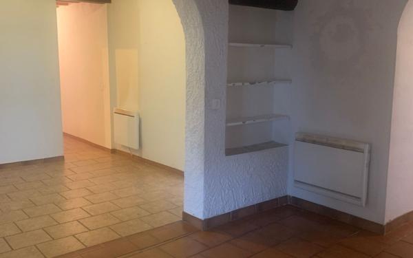 Appartement à louer    2 pièces •  Saint-Julien-les-Rosiers